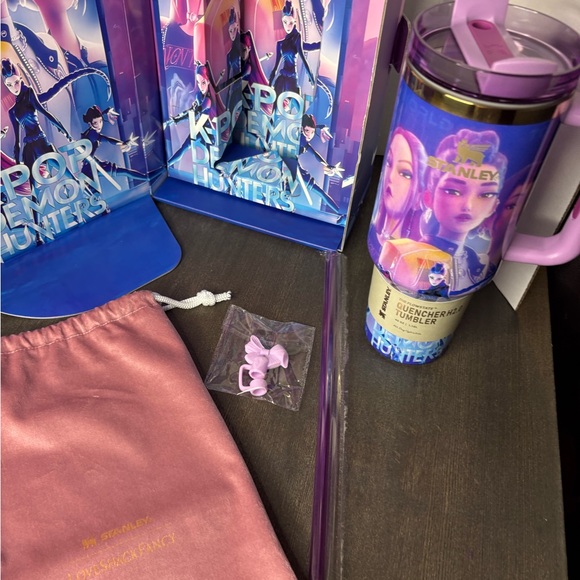 K-Pop Themed Tumbler and Box Set Stanley 💙 - Picture 2 of 6